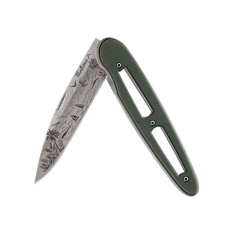 Couteau acier finition titane gris plaquette ajourée résine g10 kaki motif «plage paradisiaque»