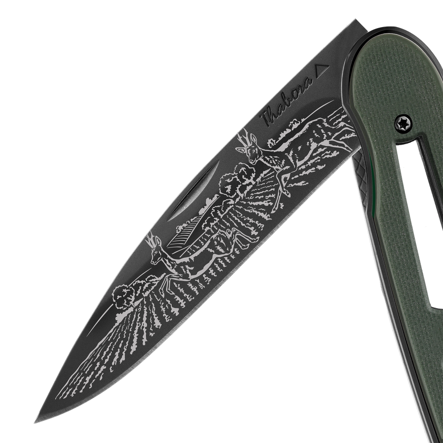 Couteau acier finition titane noir plaquette ajourée résine g10 kaki motif «chevreuil»