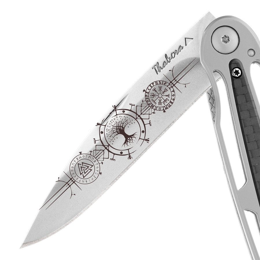 Couteau acier finition brillante plaquette centrale carbone motif «runes viking»
