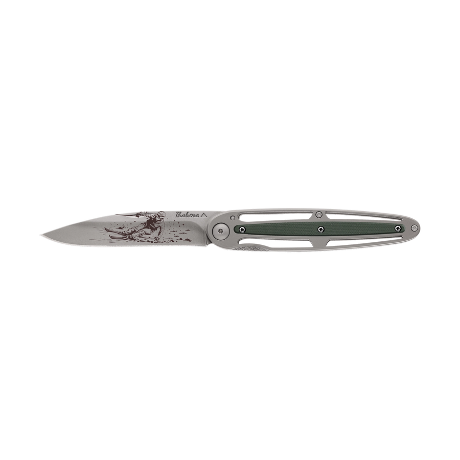 Couteau acier finition titane gris plaquette centrale résine g10 kaki motif «skieur»