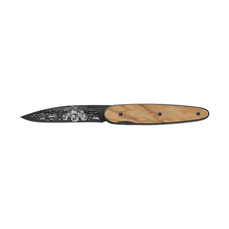 Couteau acier finition titane noir plaquette pleine bois clair motif «quad»