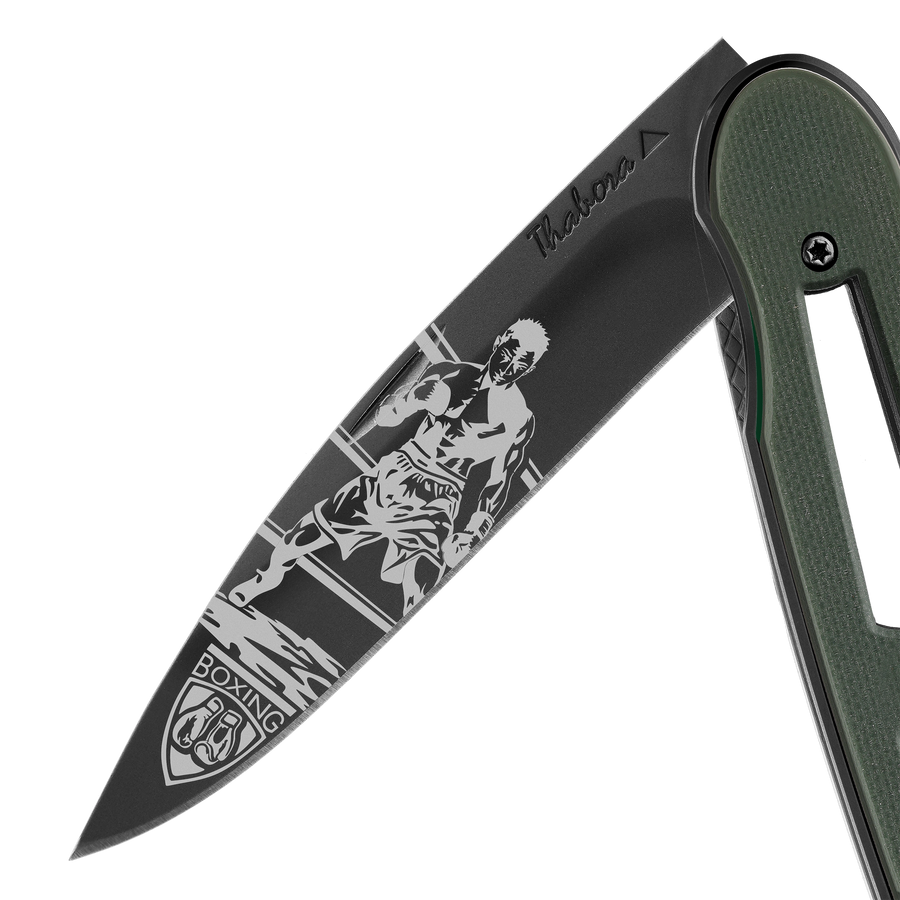 Couteau acier finition titane noir plaquette ajourée résine g10 kaki motif «boxeur»