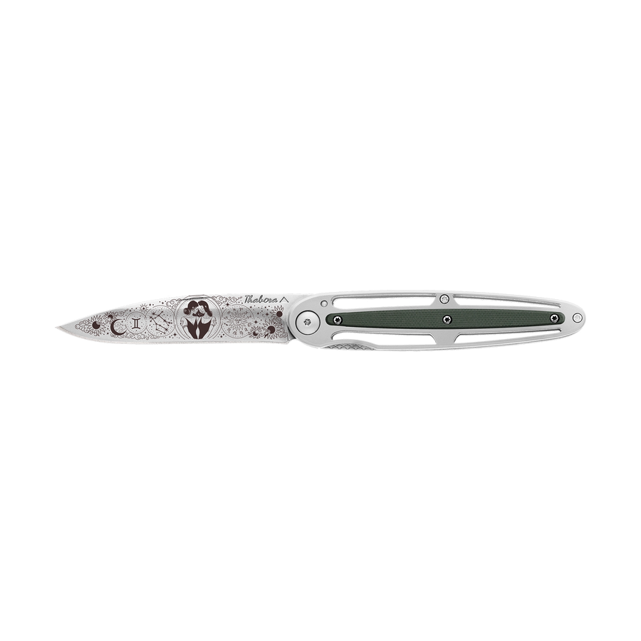 Couteau acier finition brillante plaquette centrale résine g10 kaki motif «zodiaque gémeaux»