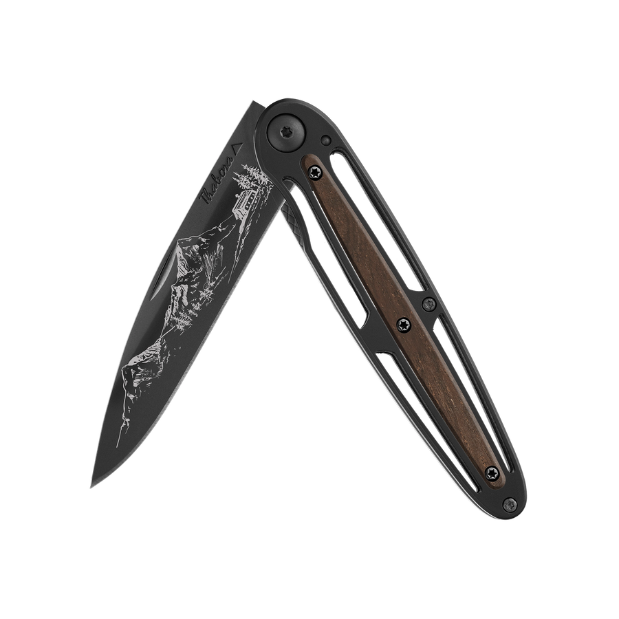 Couteau acier finition titane noir plaquette centrale bois foncé motif «montagne»