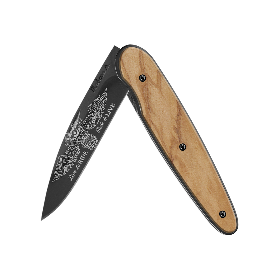 Couteau acier finition titane noir plaquette pleine bois clair motif «biker ailes»