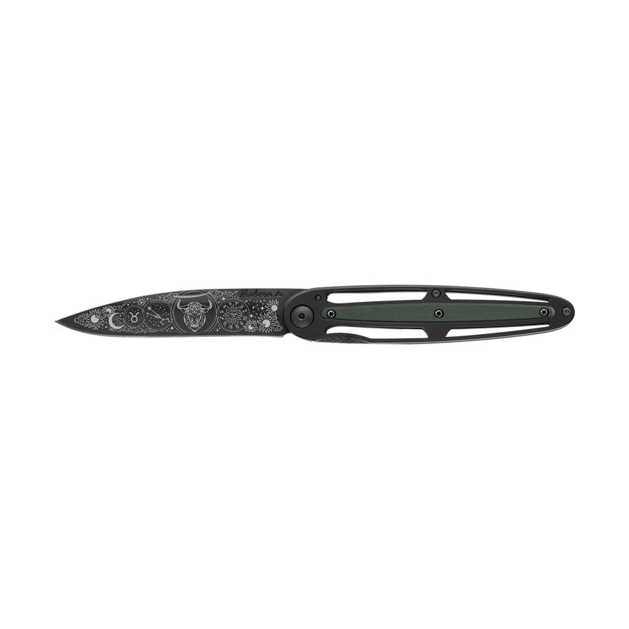 Couteau acier finition titane noir plaquette centrale résine g10 kaki motif «zodiaque taureau»