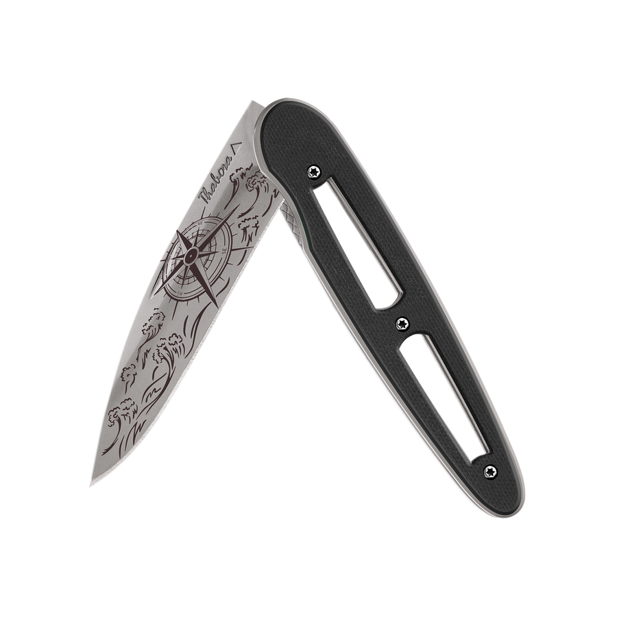 Couteau acier finition titane gris plaquette ajourée résine g10 noir motif «navigation»