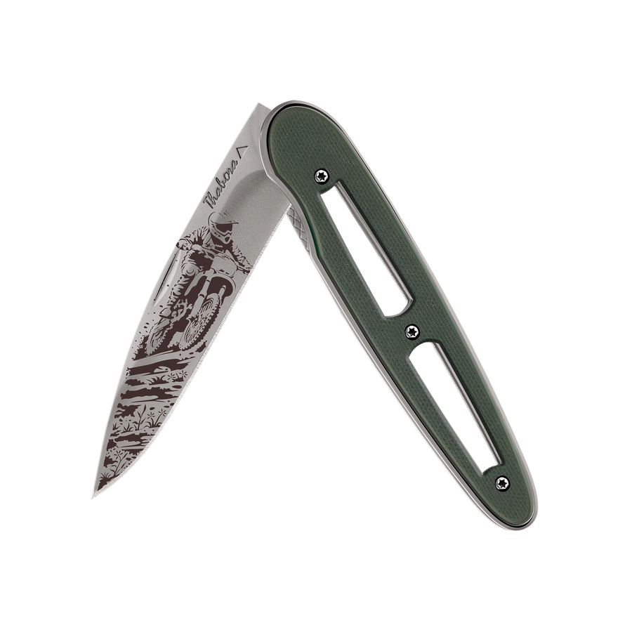 Couteau acier finition titane gris plaquette ajourée résine g10 kaki motif «motocross»