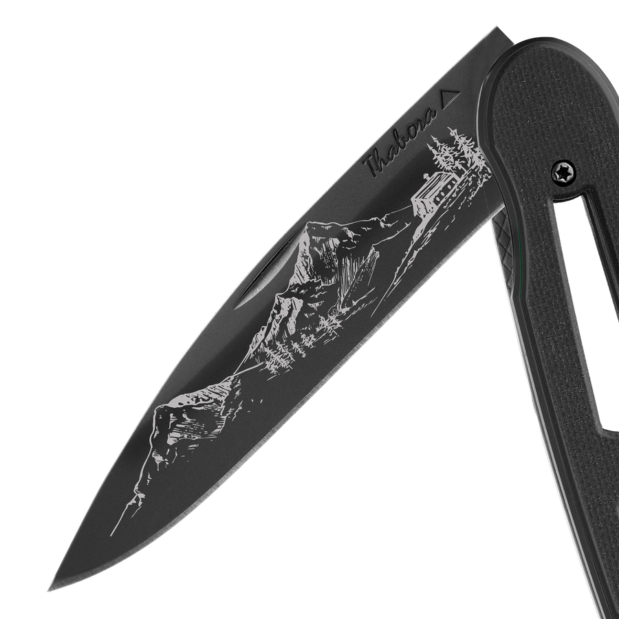 Couteau acier finition titane noir plaquette ajourée résine g10 noir motif «montagne»
