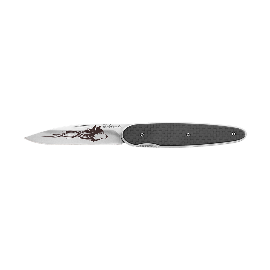 Couteau acier finition brillante plaquette pleine carbone motif «loup tribal»