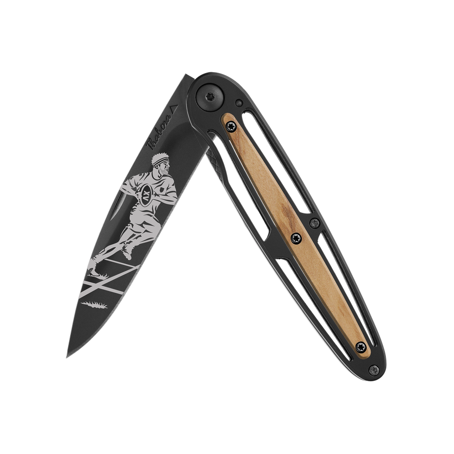 Couteau acier finition titane noir plaquette centrale bois clair motif «rugbyman»