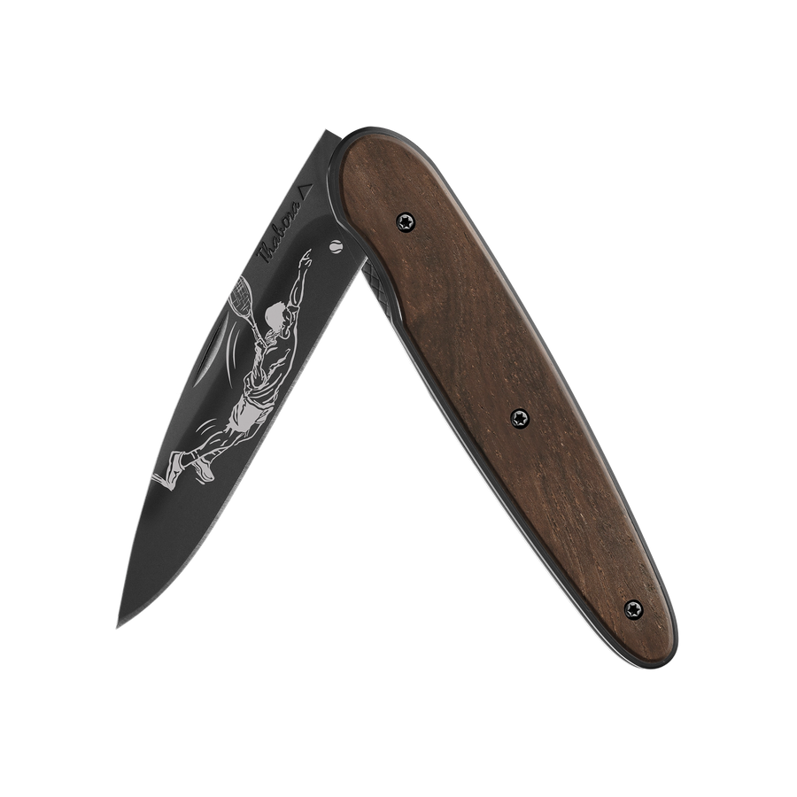 Couteau acier finition titane noir plaquette pleine bois foncé motif «tennisman»