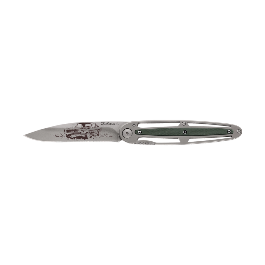 Couteau acier finition titane gris plaquette centrale résine g10 kaki motif «voiture américaine»