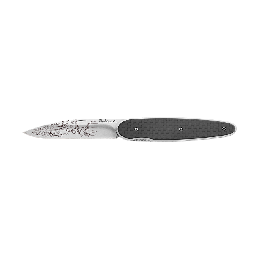 Couteau acier finition brillante plaquette pleine carbone motif «cerf»