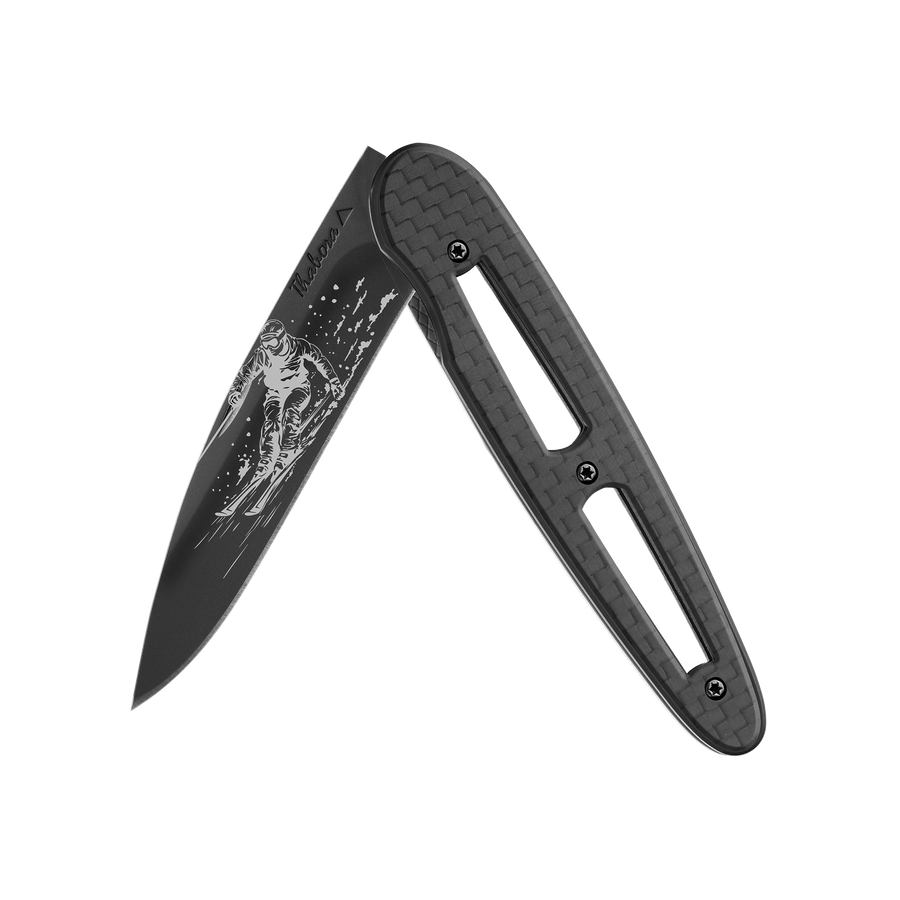 Couteau acier finition titane noir plaquette ajourée carbone motif «skieur»