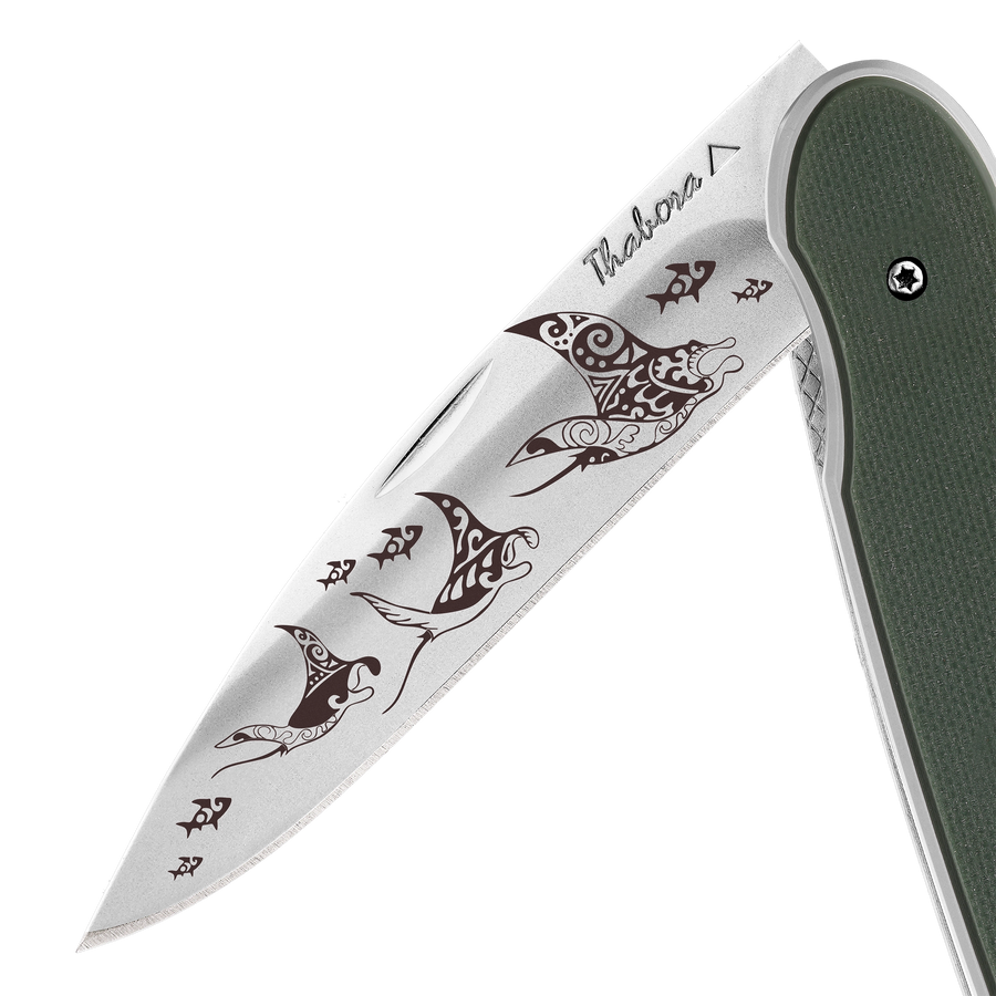 Couteau acier finition brillante plaquette pleine résine g10 kaki motif «raie manta»