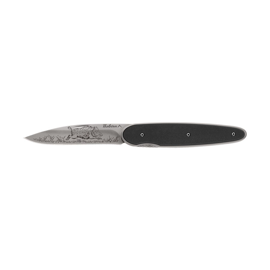 Couteau acier finition titane gris plaquette pleine résine g10 noir motif «sanglier»