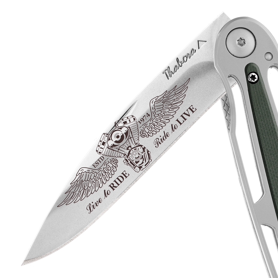 Couteau acier finition brillante plaquette centrale résine g10 kaki motif «biker ailes»