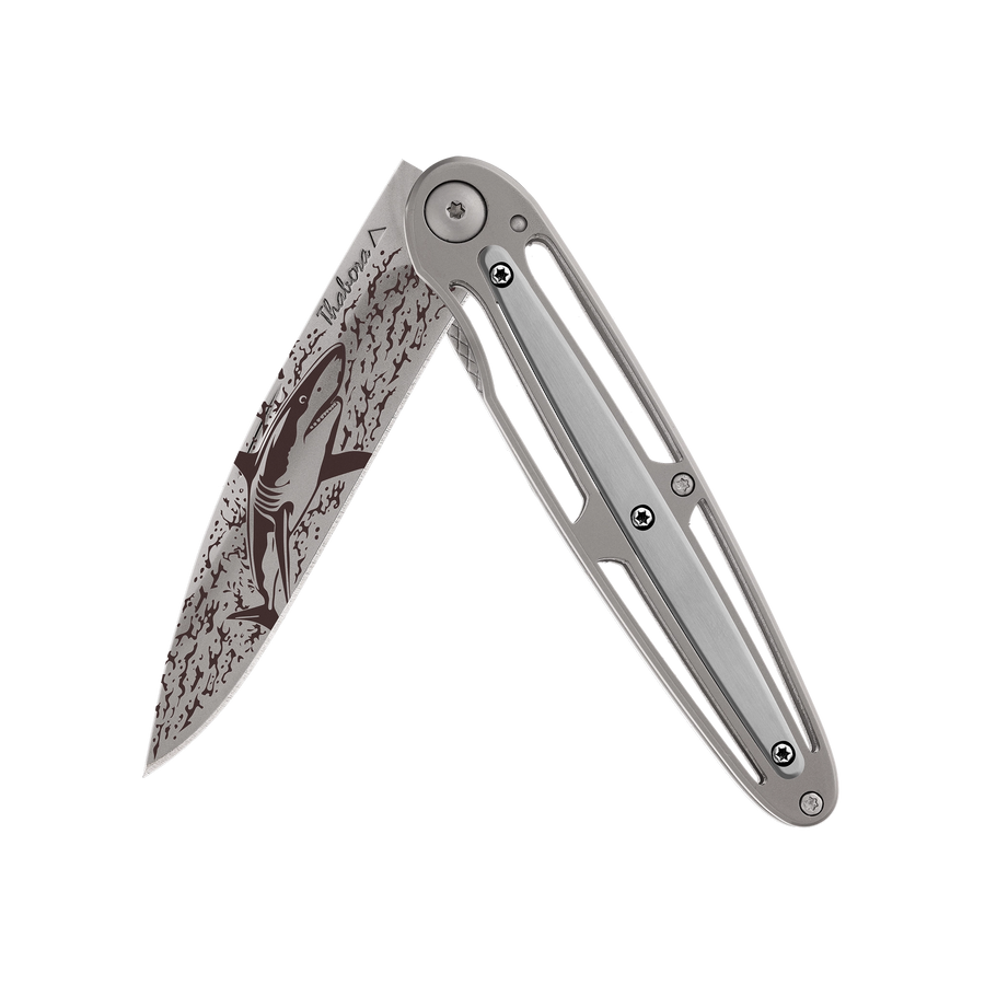 Couteau acier finition titane gris plaquette centrale acier brossé motif «requin»