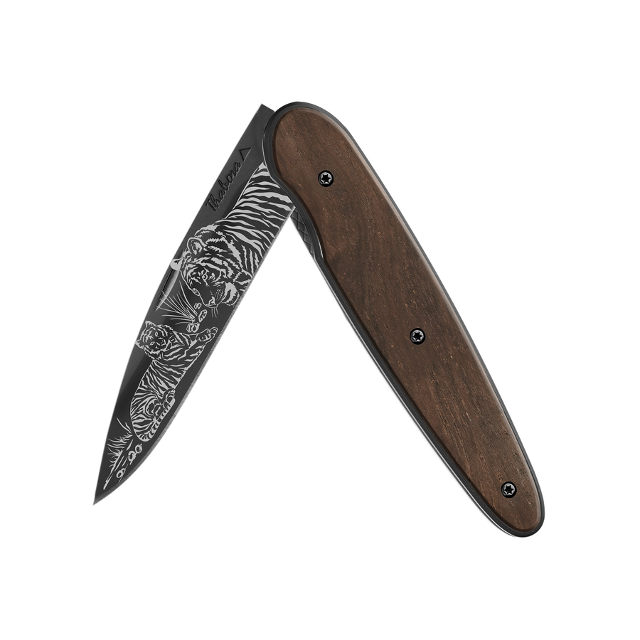 Couteau acier finition titane noir plaquette pleine bois foncé motif «tigres»