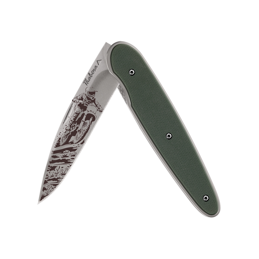 Couteau acier finition titane gris plaquette pleine résine g10 kaki motif «motocross»