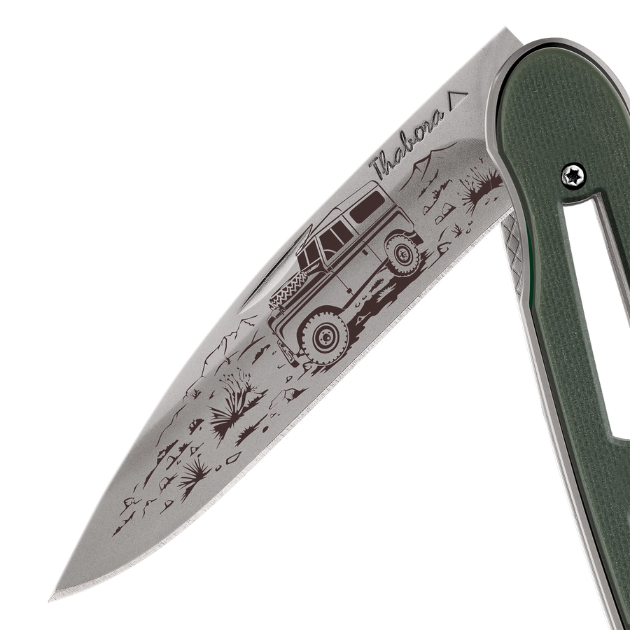 Couteau acier finition titane gris plaquette ajourée résine g10 kaki motif «4x4»