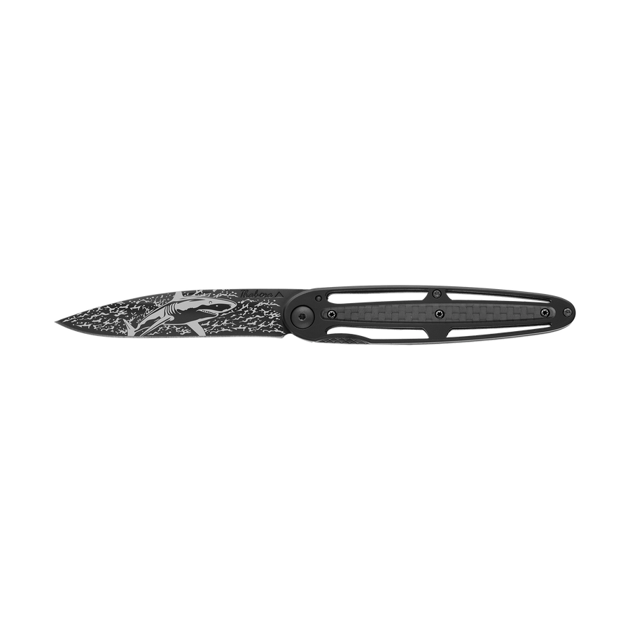 Couteau acier finition titane noir plaquette centrale carbone motif «requin»