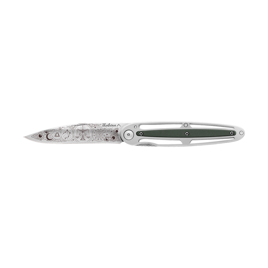 Couteau acier finition brillante plaquette centrale résine g10 kaki motif «zodiaque balance»