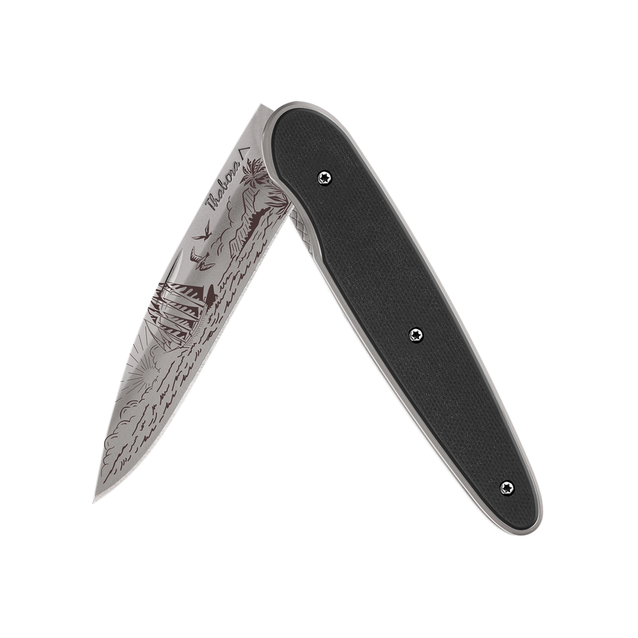 Couteau acier finition titane gris plaquette pleine résine g10 noir motif «voilier»