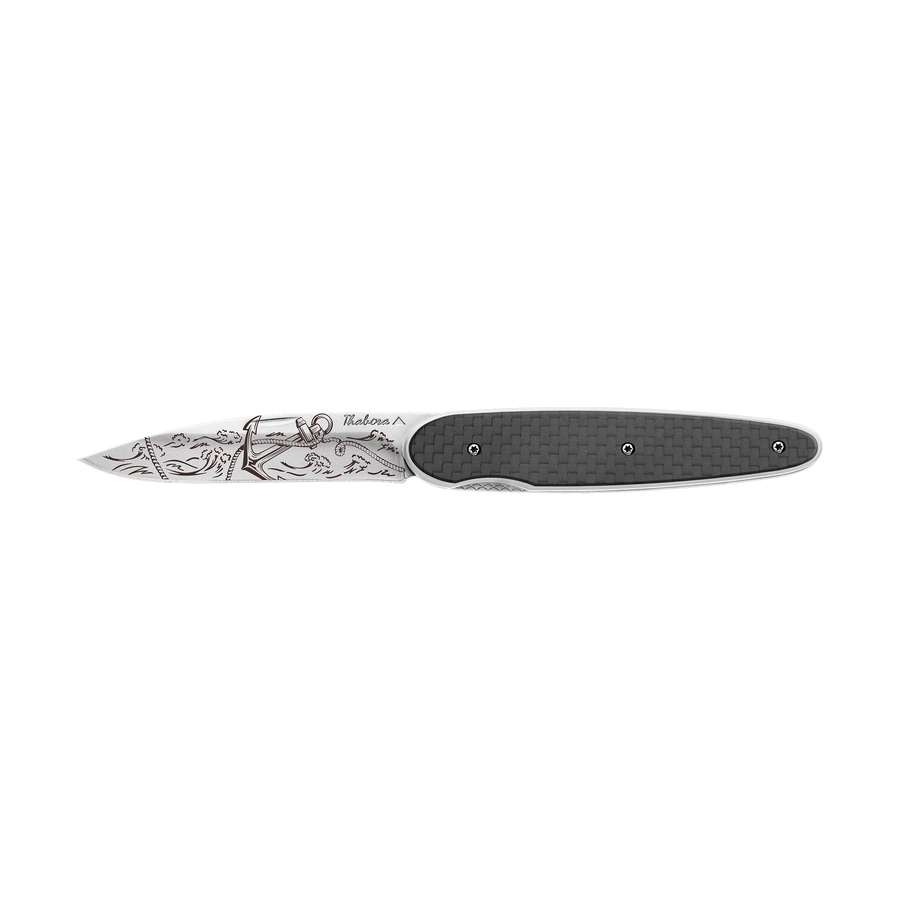 Couteau acier finition brillante plaquette pleine carbone motif «ancre»