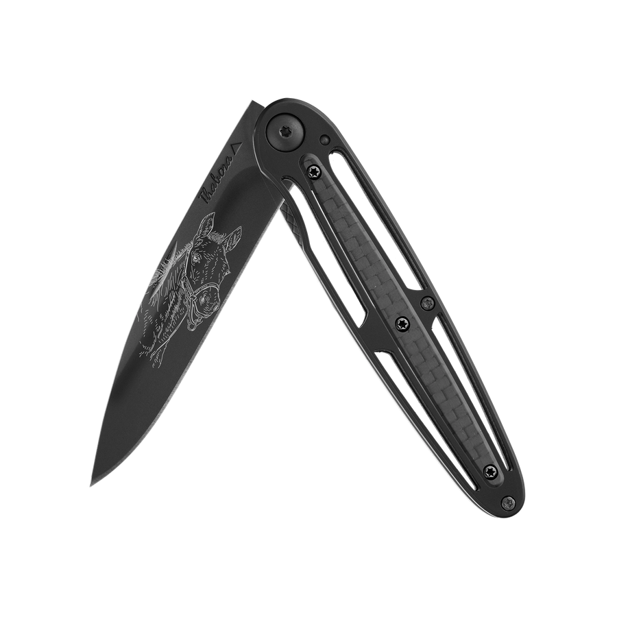 Couteau acier finition titane noir plaquette centrale carbone motif «poulain»