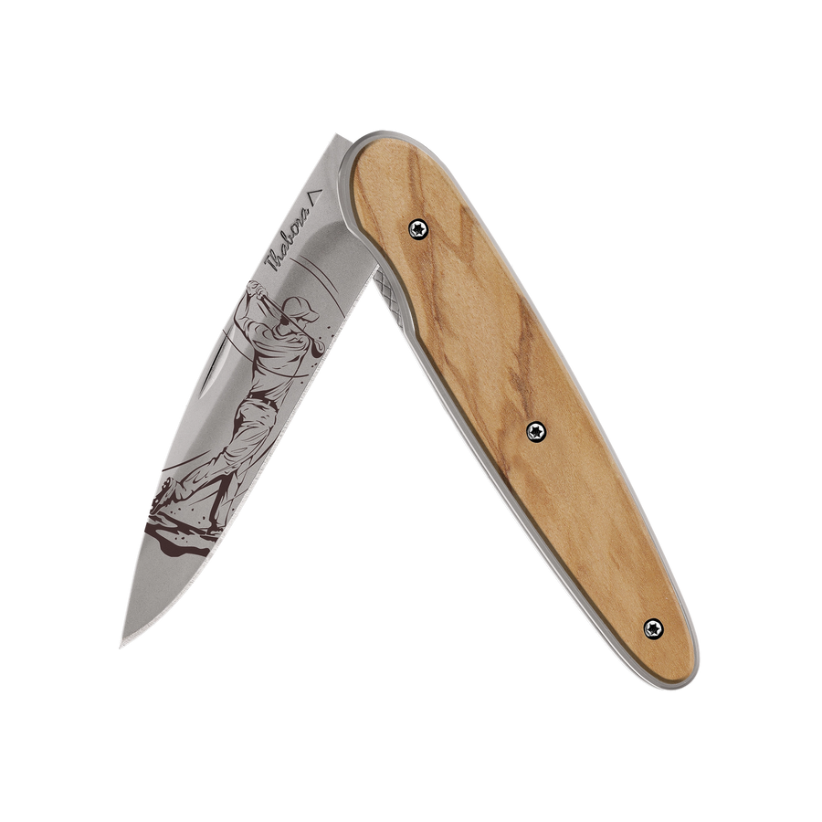 Couteau acier finition titane gris plaquette pleine bois clair motif «golfeur»