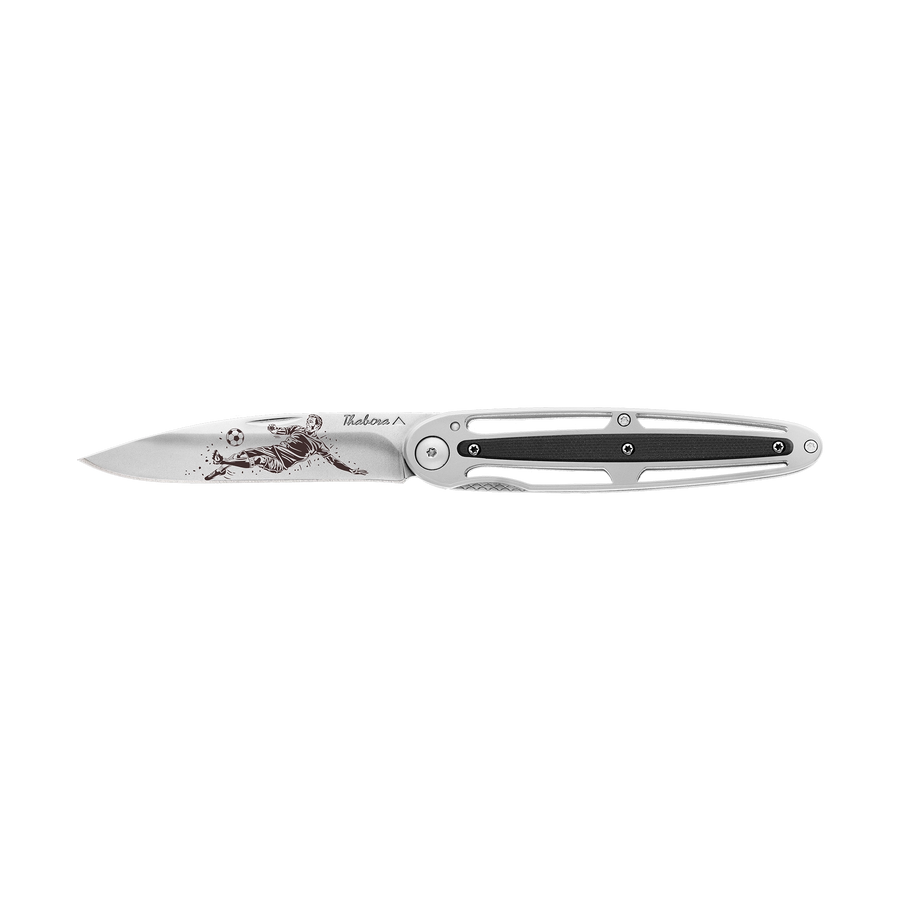 Couteau acier finition brillante plaquette centrale résine g10 noir motif «footballeur»
