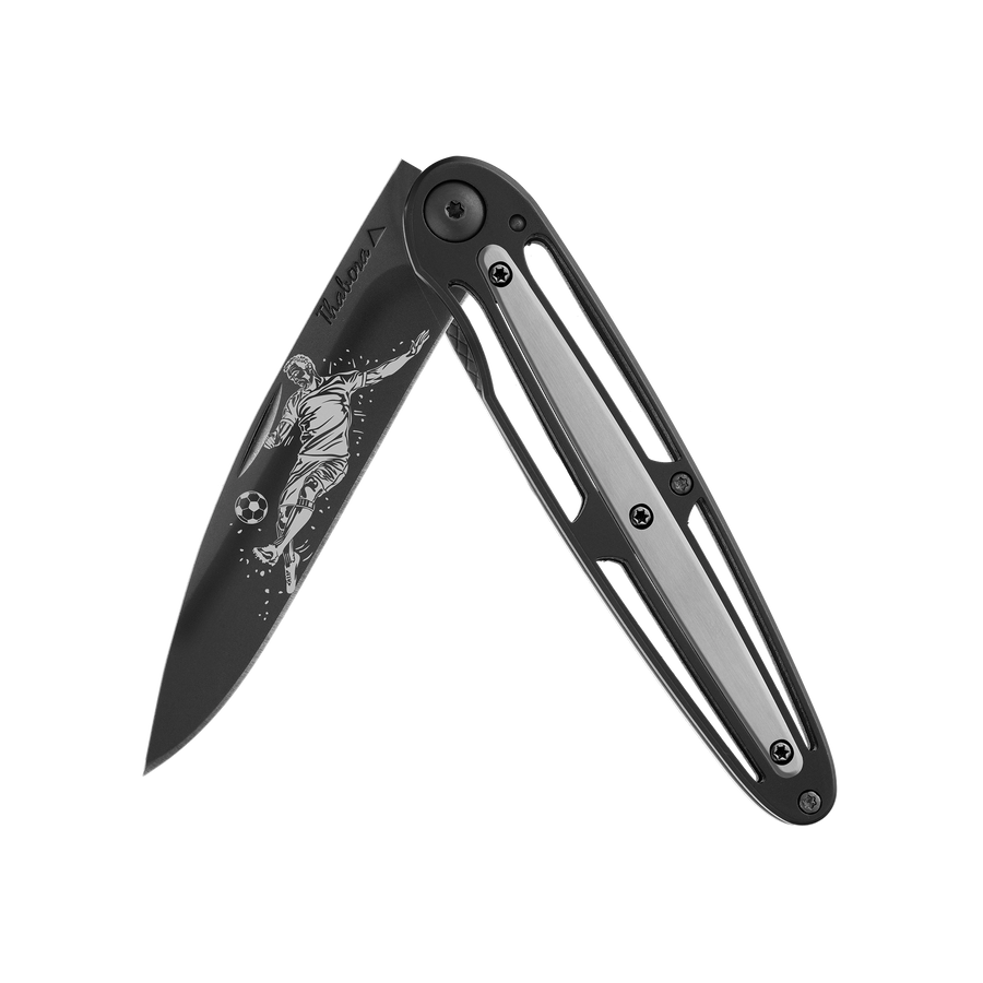 Couteau acier finition titane noir plaquette centrale acier brossé motif «footballeur»