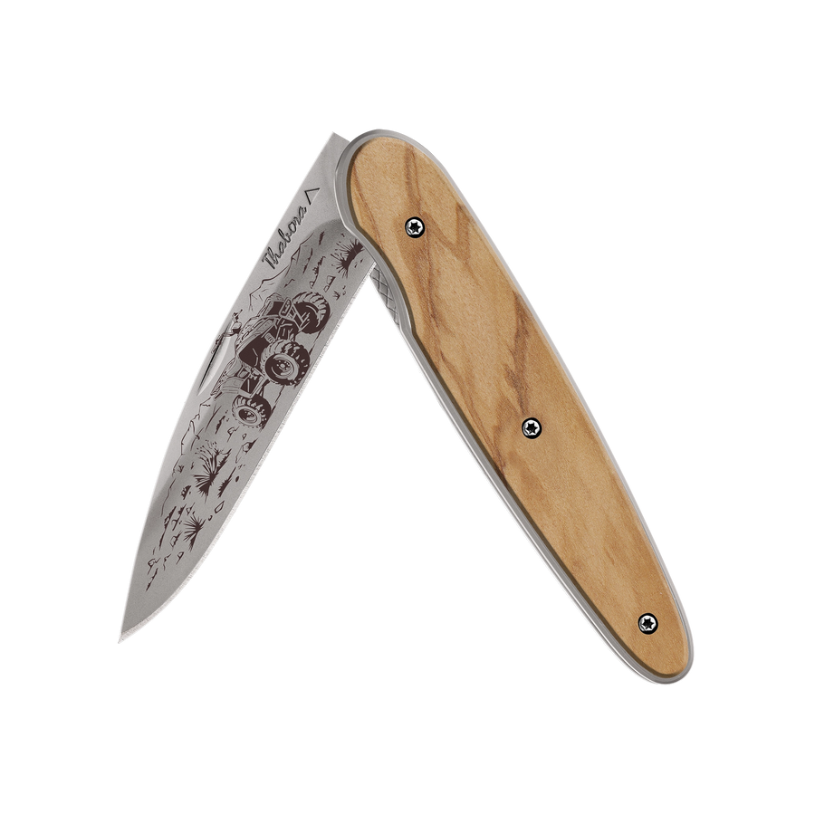 Couteau acier finition titane gris plaquette pleine bois clair motif «quad»