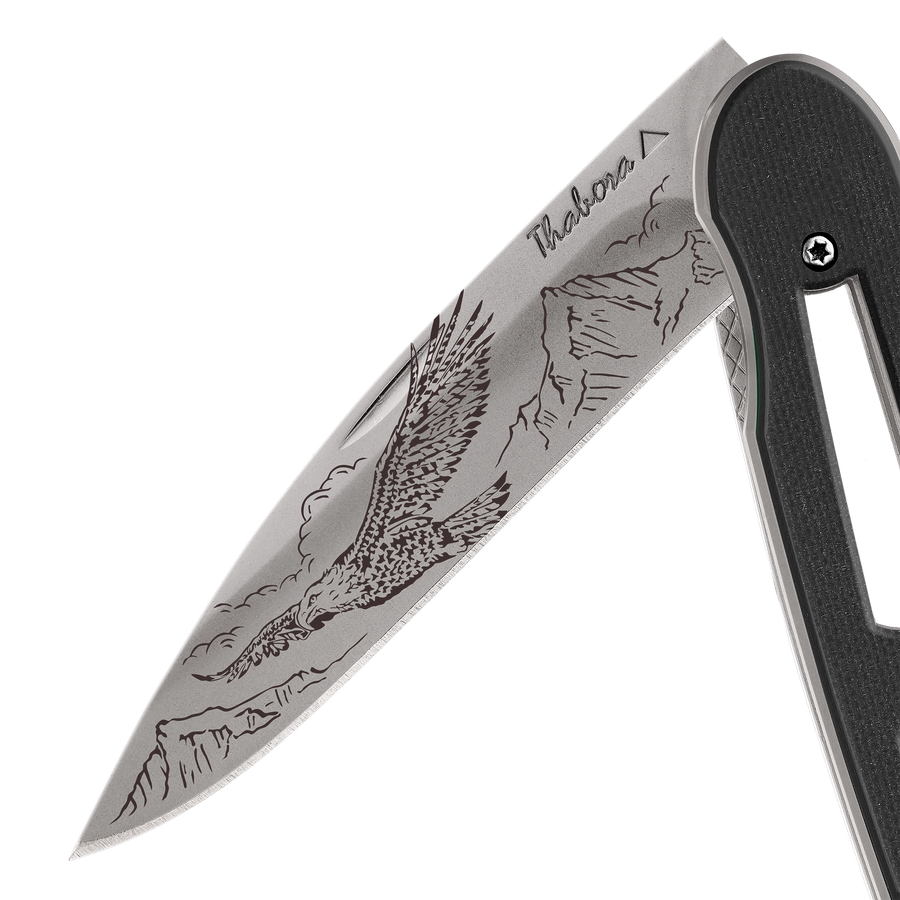 Couteau acier finition titane gris plaquette ajourée résine g10 noir motif «aigle»