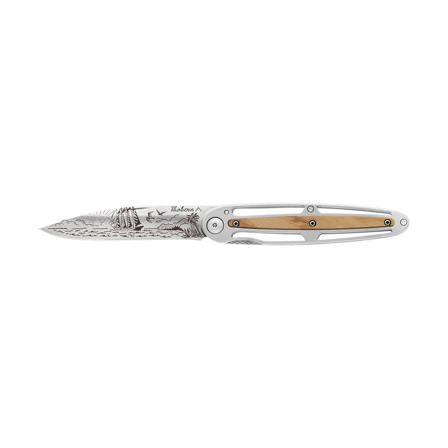Couteau acier finition brillante plaquette centrale bois clair motif «voilier»