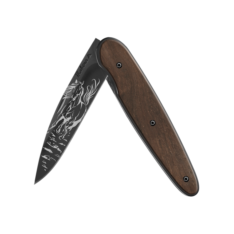 Couteau acier finition titane noir plaquette pleine bois foncé motif «cheval»