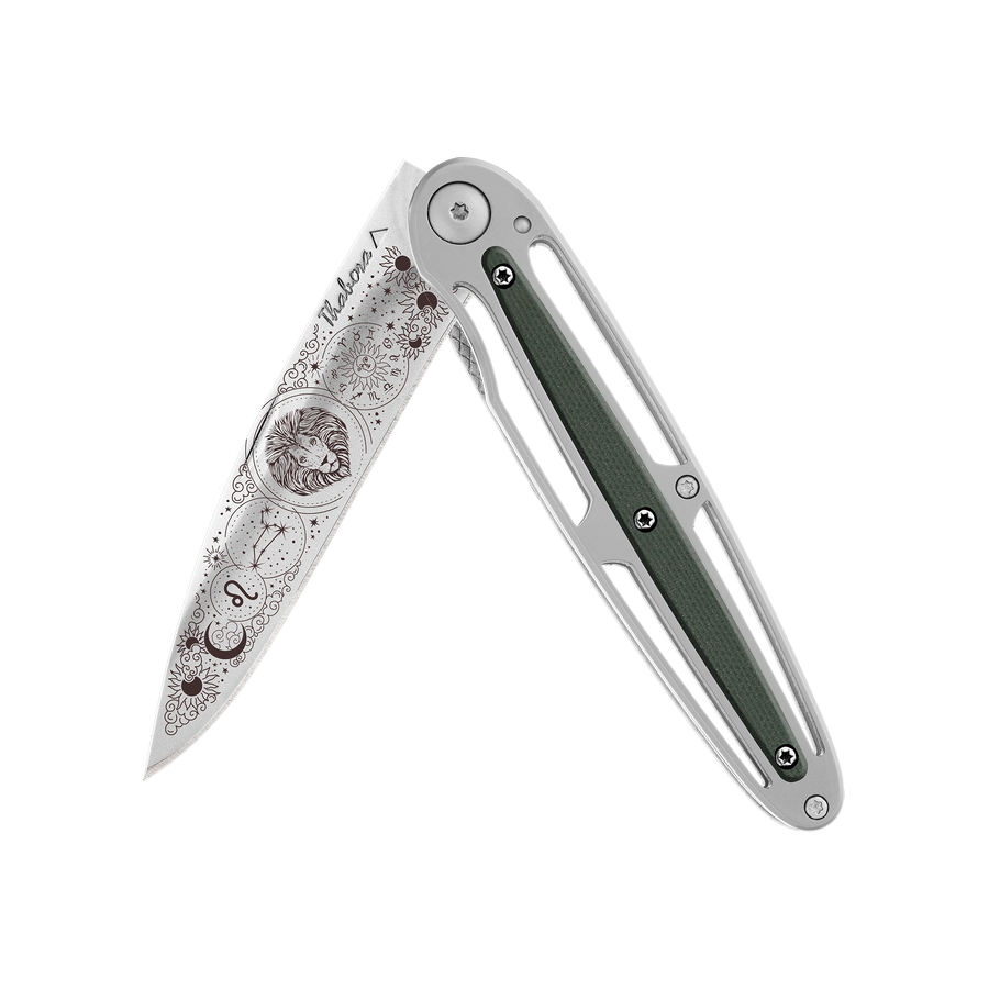 Couteau acier finition brillante plaquette centrale résine g10 kaki motif «zodiaque lion»