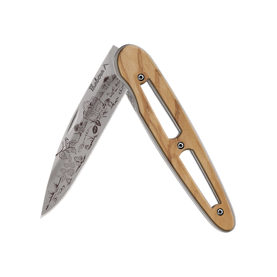 Couteau acier finition titane gris plaquette ajourée bois clair motif «cueillette d'automne»