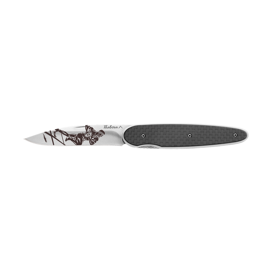 Couteau acier finition brillante plaquette pleine carbone motif «rugbyman»