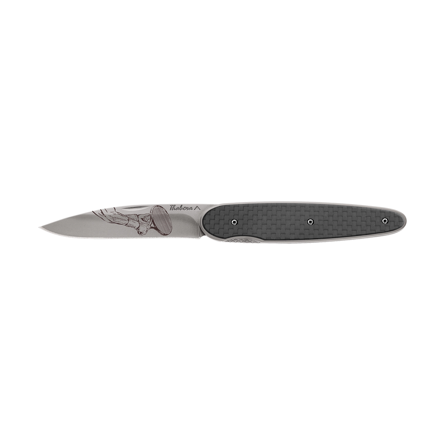 Couteau acier finition titane gris plaquette pleine carbone motif «raquette»