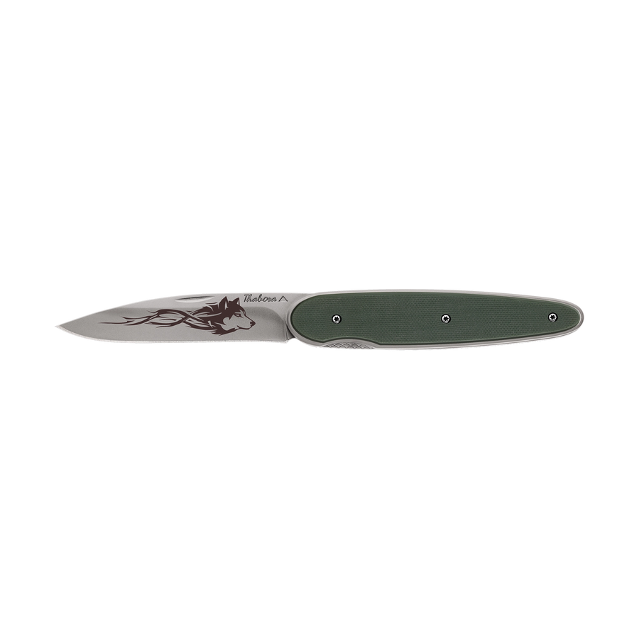Couteau acier finition titane gris plaquette pleine résine g10 kaki motif «loup tribal»