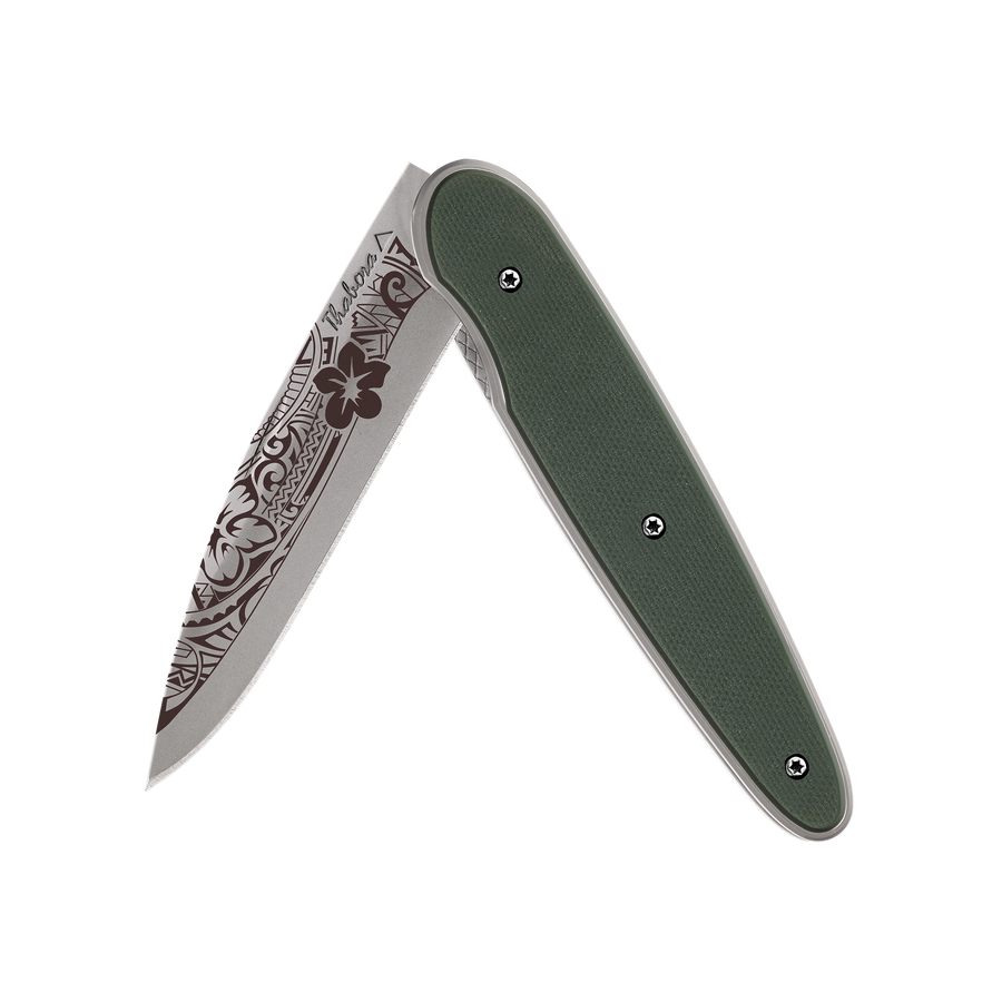 Couteau acier finition titane gris plaquette pleine résine g10 kaki motif «polynésien»