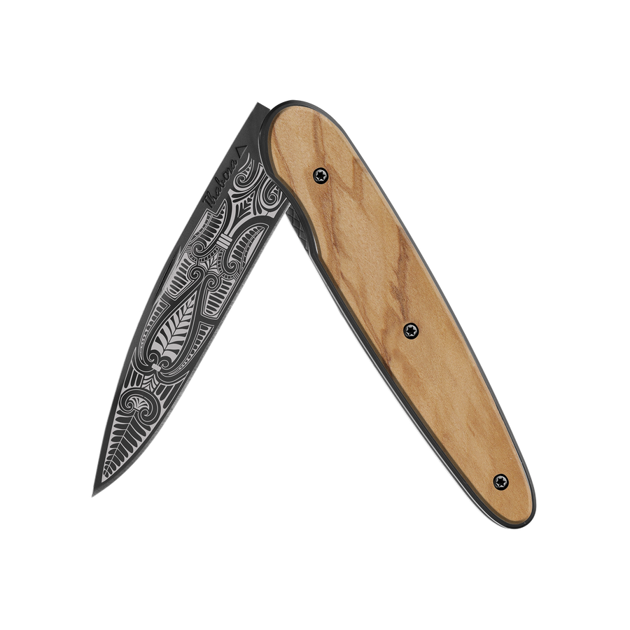 Couteau acier finition titane noir plaquette pleine bois clair motif «cachemire»