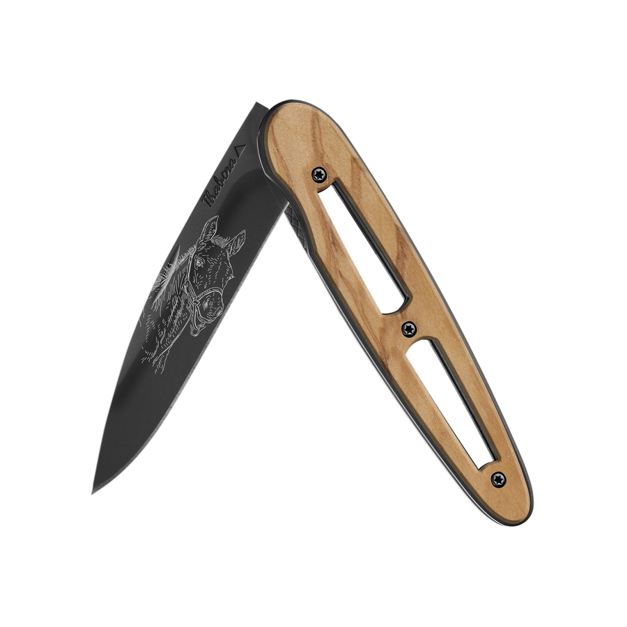 Couteau acier finition titane noir plaquette ajourée bois clair motif «poulain»