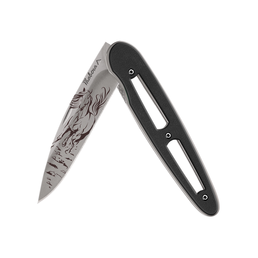 Couteau acier finition titane gris plaquette ajourée résine g10 noir motif «cheval»