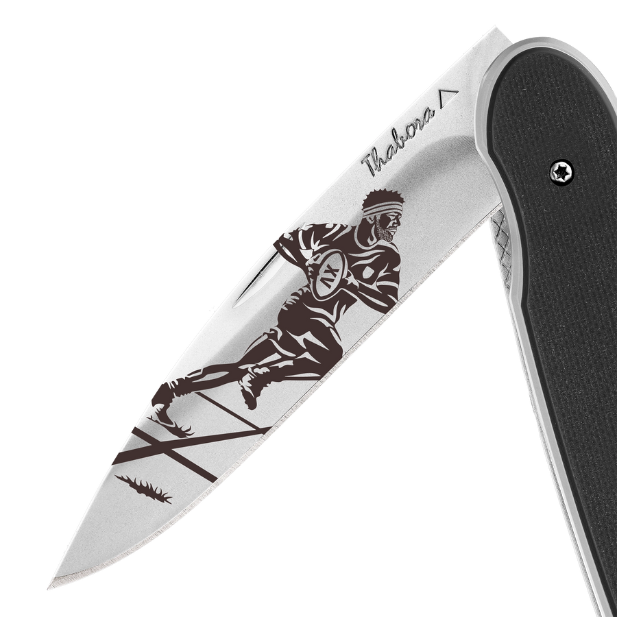 Couteau acier finition brillante plaquette pleine résine g10 noir motif «rugbyman»