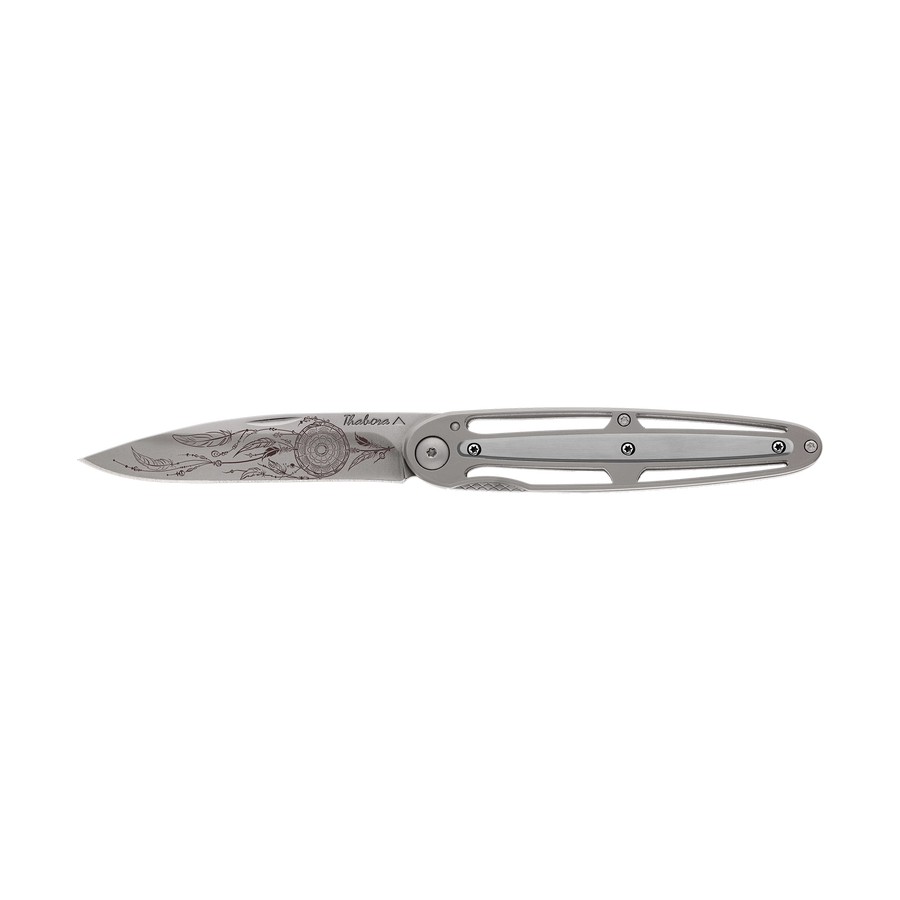 Couteau acier finition titane gris plaquette centrale acier brossé motif «attrape rêves»