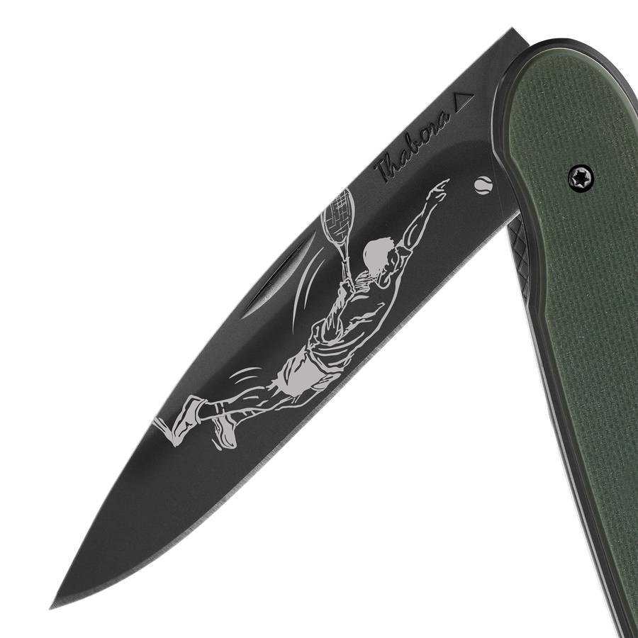 Couteau acier finition titane noir plaquette pleine résine g10 kaki motif «tennisman»
